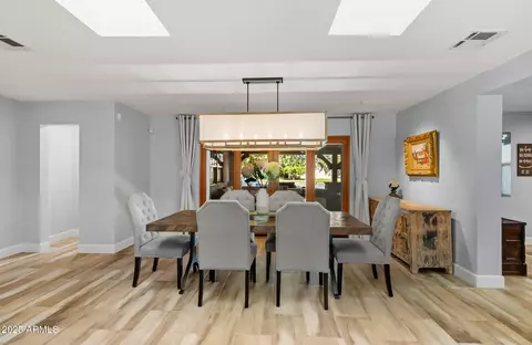 Dining - 4037 E Minnezona Ave, Phoenix, AZ 85018 photo 2 of 4