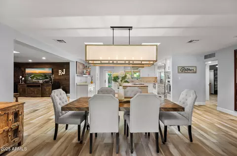 Dining - 4037 E Minnezona Ave, Phoenix, AZ 85018 photo 4 of 4