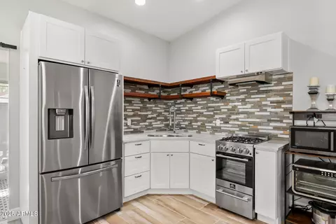 Kitchen - 4037 E Minnezona Ave, Phoenix, AZ 85018 photo 12 of 12