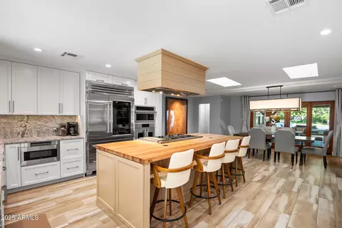 Kitchen - 4037 E Minnezona Ave, Phoenix, AZ 85018 photo 1 of 12