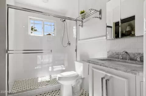 Bath - 4037 E Minnezona Ave, Phoenix, AZ 85018 photo 1 of 4