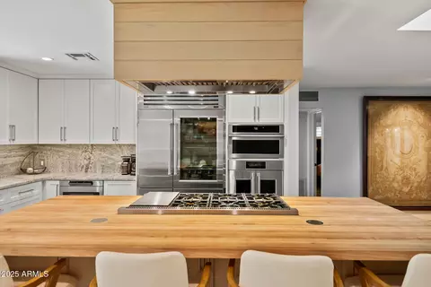 Kitchen - 4037 E Minnezona Ave, Phoenix, AZ 85018 photo 4 of 12