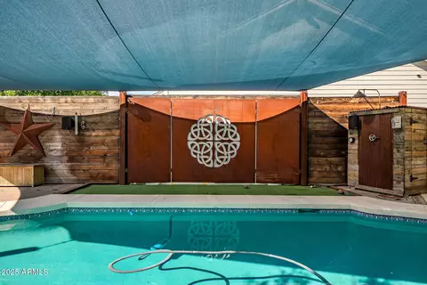 Exterior - 4037 E Minnezona Ave, Phoenix, AZ 85018 photo 11 of 19