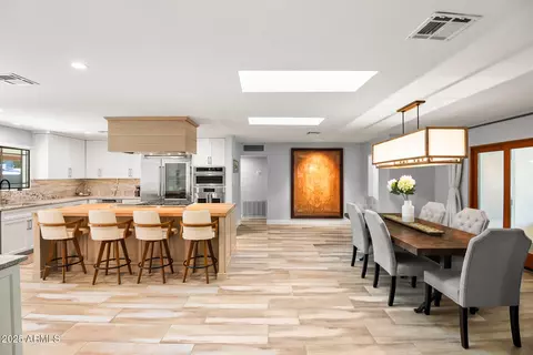 Dining - 4037 E Minnezona Ave, Phoenix, AZ 85018 photo 1 of 4