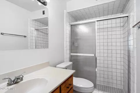 Bath - 414 E Westchester Dr, Tempe, AZ 85283 photo 2 of 4
