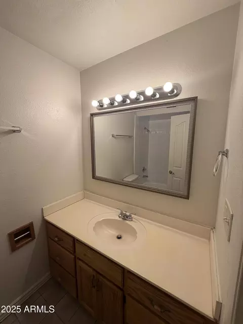 Bath - 414 E Westchester Dr, Tempe, AZ 85283 photo 1 of 4