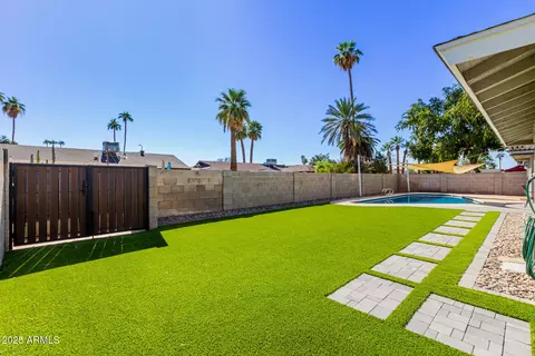 Exterior - 1959 E Laguna Dr, Tempe, AZ 85282 photo 8 of 10