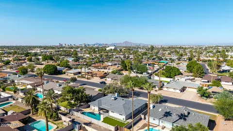 View/Area - 1959 E Laguna Dr, Tempe, AZ 85282 photo 2 of 6