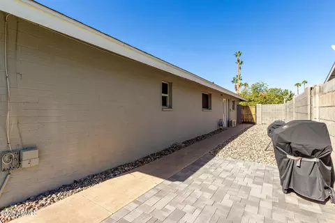 Exterior - 1959 E Laguna Dr, Tempe, AZ 85282 photo 9 of 10