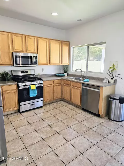 Kitchen - 3684 E Remington Dr, Gilbert, AZ 85297 photo 2 of 2