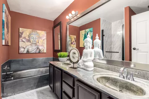 Bath - 3342 E Marconi Ave, Phoenix, AZ 85032 photo 1 of 3