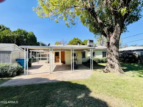 Exterior - 7103 N 26th Dr, Phoenix, AZ 85051 photo 2 of 5