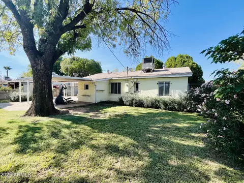 Exterior - 7103 N 26th Dr, Phoenix, AZ 85051 photo 4 of 5
