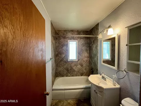 Bath - 7103 N 26th Dr, Phoenix, AZ 85051 photo 1 of 2