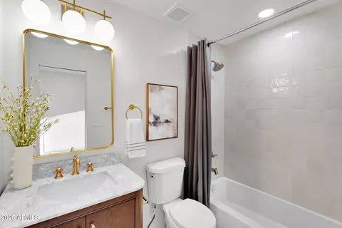 Bath - 6904 E Trailridge Cir, Mesa, AZ 85207 photo 6 of 12