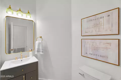 Bath - 6904 E Trailridge Cir, Mesa, AZ 85207 photo 10 of 12