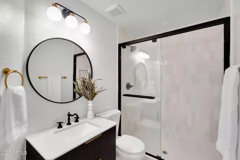 Bath - 6904 E Trailridge Cir, Mesa, AZ 85207 photo 8 of 12