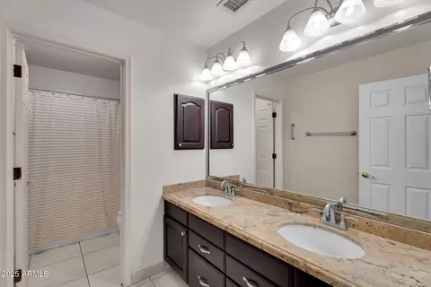 Bath - 4710 E Hearn Rd, Phoenix, AZ 85032 photo 6 of 7