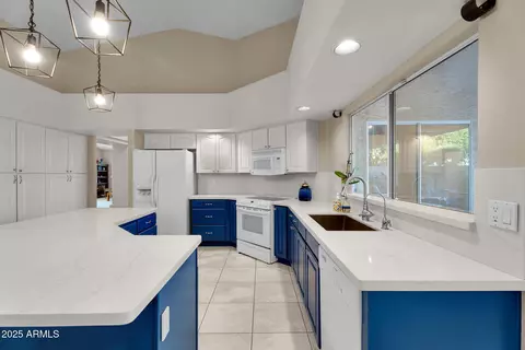 Kitchen - 4710 E Hearn Rd, Phoenix, AZ 85032 photo 3 of 6