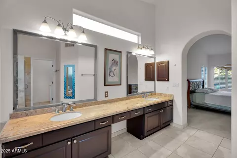Bath - 4710 E Hearn Rd, Phoenix, AZ 85032 photo 5 of 7