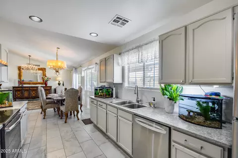Kitchen - 902 E Renee Dr, Phoenix, AZ 85024 photo 4 of 6