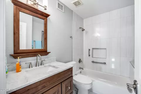 Bath - 902 E Renee Dr, Phoenix, AZ 85024 photo 2 of 5