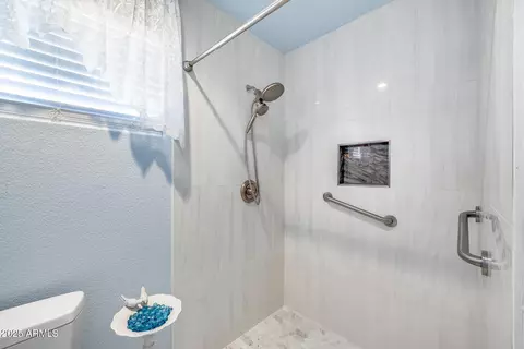 Bath - 902 E Renee Dr, Phoenix, AZ 85024 photo 5 of 5