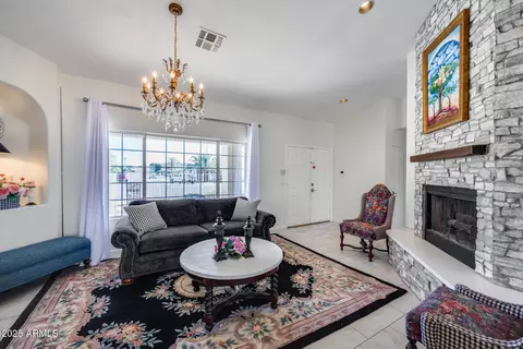 Living - 902 E Renee Dr, Phoenix, AZ 85024 photo 4 of 7