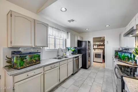 Kitchen - 902 E Renee Dr, Phoenix, AZ 85024 photo 1 of 6