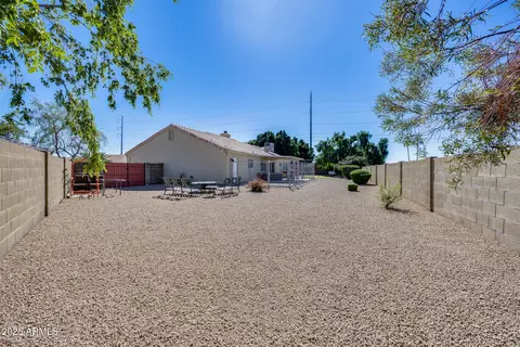 Exterior - 902 E Renee Dr, Phoenix, AZ 85024 photo 9 of 12