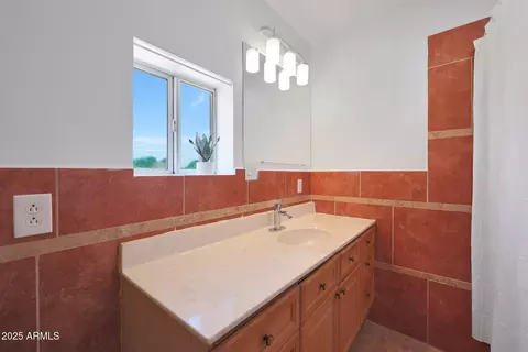 Bath - 272 W Bealey Ave, Coolidge, AZ 85128 photo 1 of 3