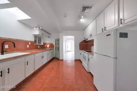 Kitchen - 272 W Bealey Ave, Coolidge, AZ 85128 photo 3 of 5