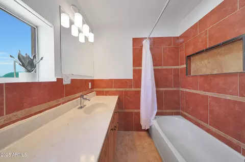 Bath - 272 W Bealey Ave, Coolidge, AZ 85128 photo 2 of 3