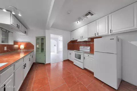 Kitchen - 272 W Bealey Ave, Coolidge, AZ 85128 photo 4 of 5