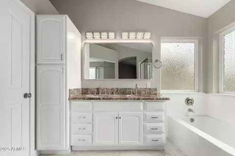 Bath - 2319 E San Tan Dr, Gilbert, AZ 85296 photo 2 of 4