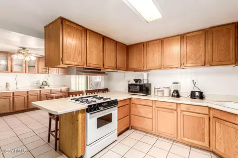 Kitchen - 710 E Atlanta Ave, Phoenix, AZ 85040 photo 3 of 4