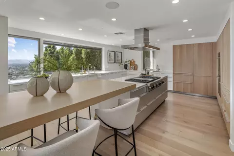Kitchen - 5419 E Valle Vista Rd, Phoenix, AZ 85018 photo 3 of 4
