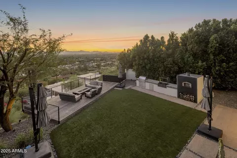 Exterior - 5419 E Valle Vista Rd, Phoenix, AZ 85018 photo 5 of 10