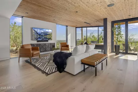 Living - 5419 E Valle Vista Rd, Phoenix, AZ 85018 photo 7 of 8