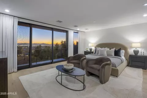 Bedroom - 5419 E Valle Vista Rd, Phoenix, AZ 85018 photo 1 of 5