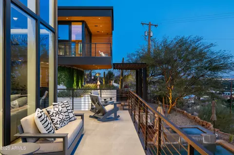 Exterior - 5419 E Valle Vista Rd, Phoenix, AZ 85018 photo 8 of 10