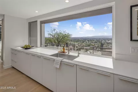 Kitchen - 5419 E Valle Vista Rd, Phoenix, AZ 85018 photo 1 of 4