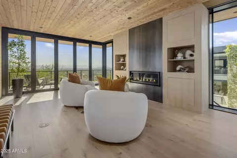 Living - 5419 E Valle Vista Rd, Phoenix, AZ 85018 photo 6 of 8