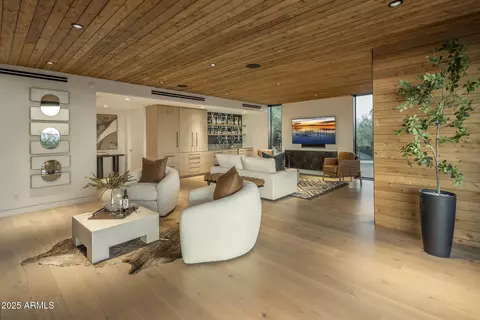 Living - 5419 E Valle Vista Rd, Phoenix, AZ 85018 photo 1 of 8