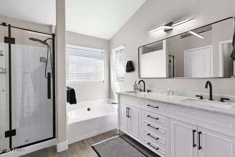 Bath - 110 W Rosemonte Dr, Phoenix, AZ 85027 photo 1 of 4