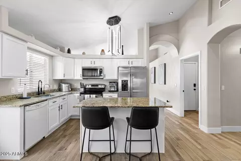 110 W Rosemonte Dr, Phoenix, AZ 85027
