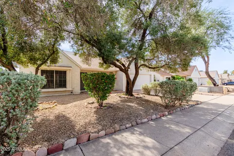 1007 E Oraibi Dr, Phoenix, AZ 85024 photo 2