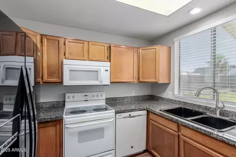 1007 E Oraibi Dr, Phoenix, AZ 85024 photo 8