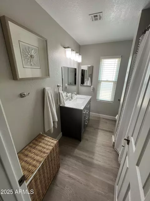Bath - 4007 E Kimberly Way, Phoenix, AZ 85050 photo 5 of 6
