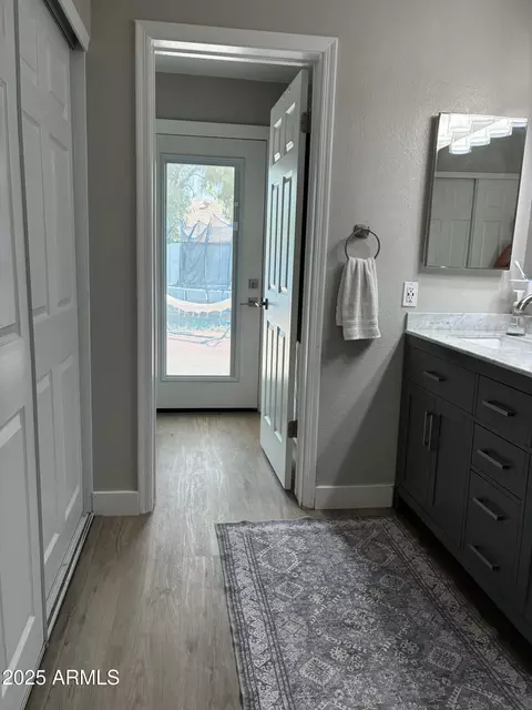 Bath - 4007 E Kimberly Way, Phoenix, AZ 85050 photo 4 of 6